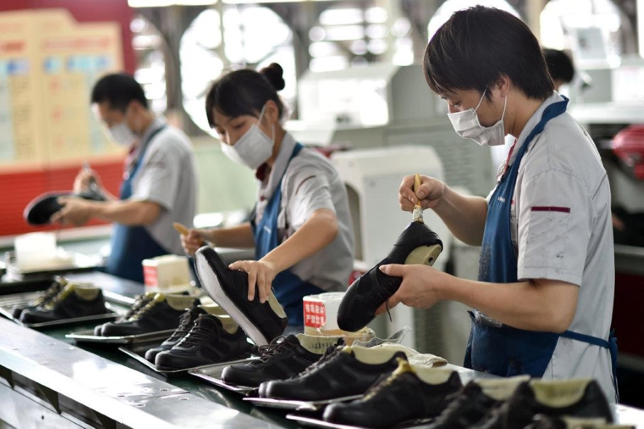 Производство спортивной китайской одежды и обуви